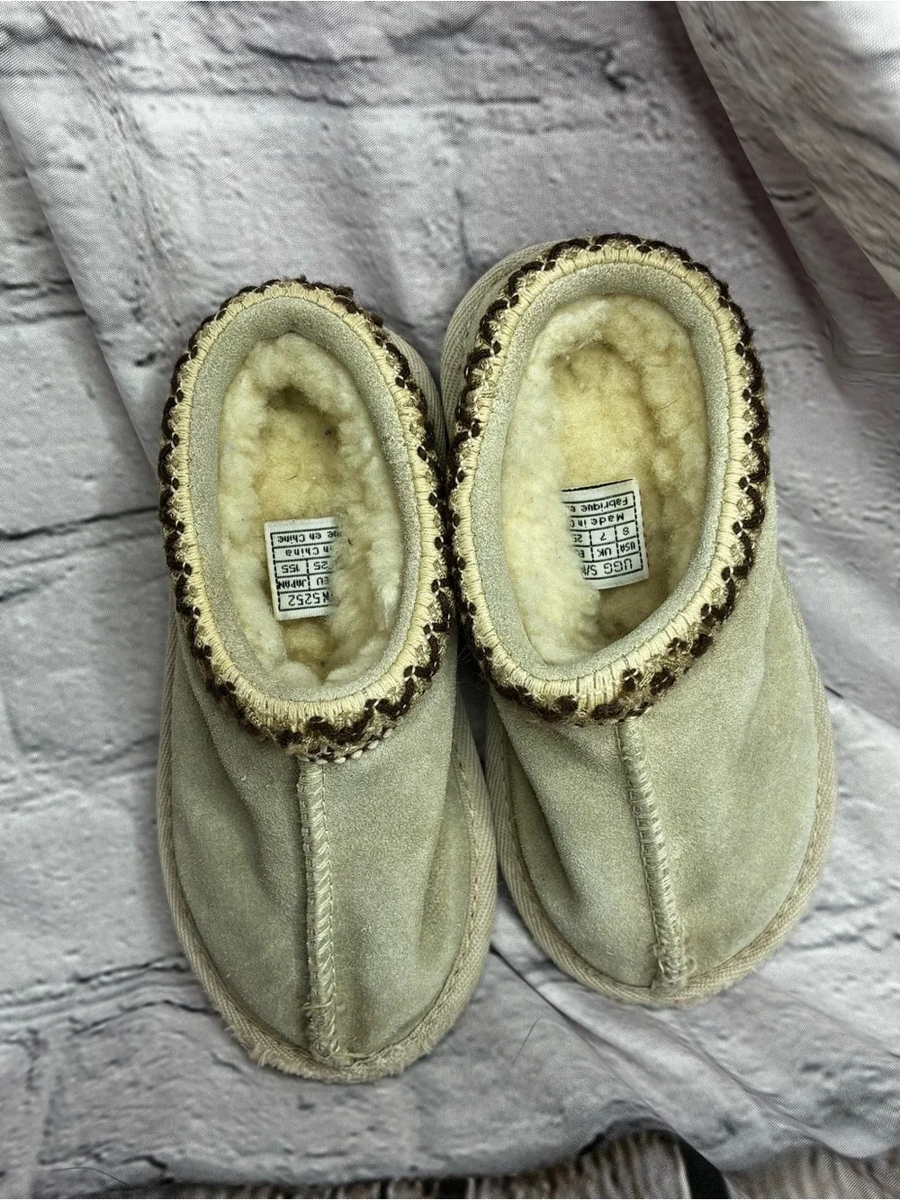 UGG Toddlers Tasman II Light Beige Gray Suede Sheepskin Lined Clog Slipper Sz 8